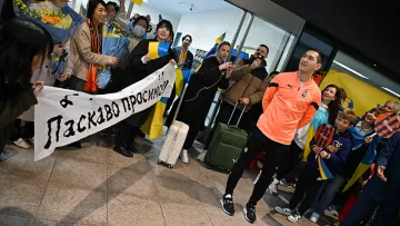 «Ми знаємо, як Японія підтримує Україну»: капітан Шахтаря взяв слово після прибуття в Токіо