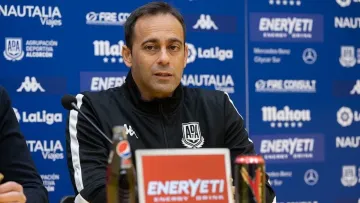 Карпати визначилися з новим головним тренером: відомо, коли клуб представить наставника