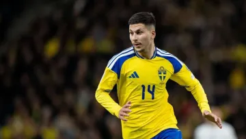 Вінгер збірної Швеції та Барселони поділився очікуваннями від гри проти України: «Всі схвильовані»