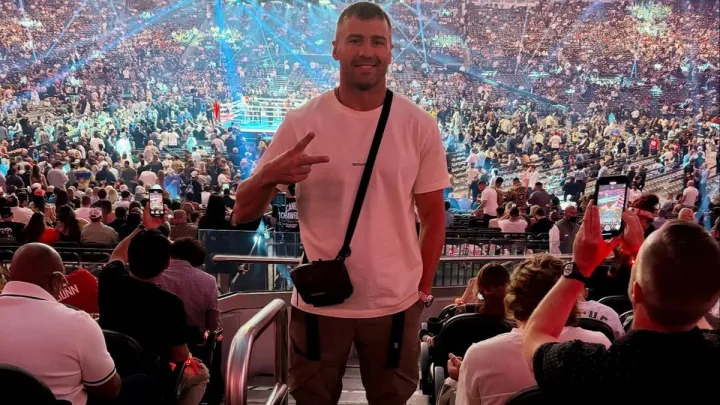 Усик оцінить: колишній чемпіон світу разом з Буткевичем відвідав матч Полісся в УПЛ