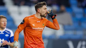 Голкіпер збірної Росії вирішив відмовитися від виступів за РФ: на воротаря претендують дві країни