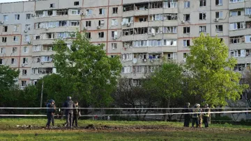 Внаслідок російської атаки постраждало футбольне поле у Харкові: моторошні фото з місця подій