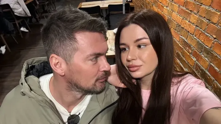 Легенда Динамо Мілевський вирушив з коханою у кіно: ексфорвард збірної України обрав фільм з Ді Капріо