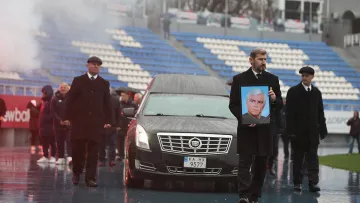 На стадіоні: Динамо провело в останню путь свого легендарного футболіста