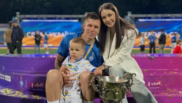 Піхальонок зворушив сімейними фото: хавбек Динамо показав дружину та дітей у Польщі