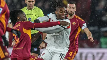 Піднялися до трійки лідерів: Рома Артема Довбика врятувалася від поразки у битві з Міланом