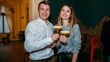 Обраниця Ротаня показалася у компанії з відомим росіянином: дружина наставника Полісся опублікувала фото