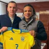Шевченко ощасливив олімпійського чемпіона своїм подарунком: «Кумир мого дитинства‎»