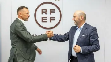 Шевченко покинув Україну: відомо, де знаходиться президент УАФ та легенда футболу – фото