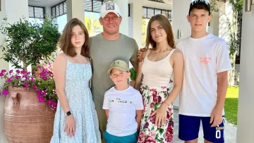 Воронін розкрив, за яку збірну на ЧС-2026 вболіває його родина: ексфорвард Ліверпуля показав фото з синами