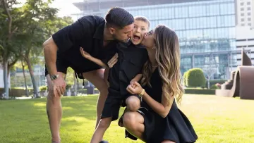 Скелет-інопланетянин і хот-дог в окулярах: обраниця Яремчука показала костюми на Хелловін