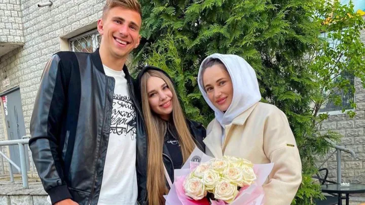 Теща Іллі Забарного зачарувала Париж: 40-річна Юлія Леус показала стильні фото з французької столиці