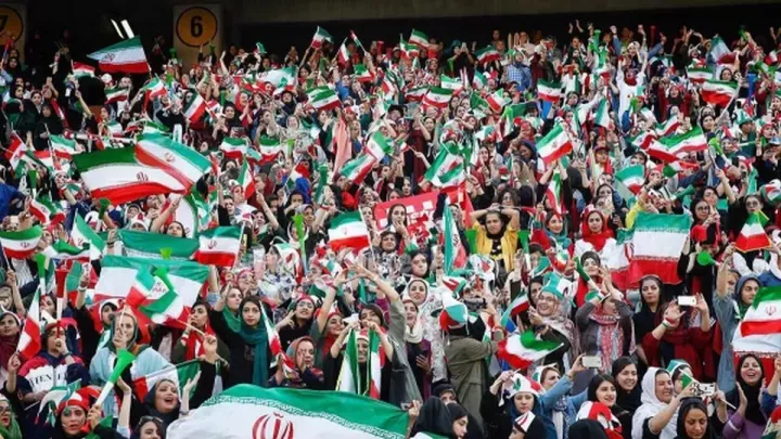 Іранські фанати підтримали Україну: уболівальники розгорнули наш прапор на грі із російським Зенітом