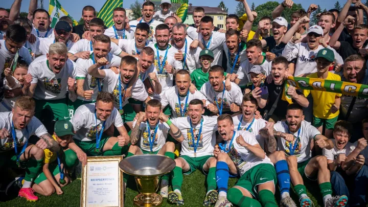 «We are the champions»: Полісся у найкращих традиціях відсвяткувало перемогу в Першій лізі (фото тріумфаторів)
