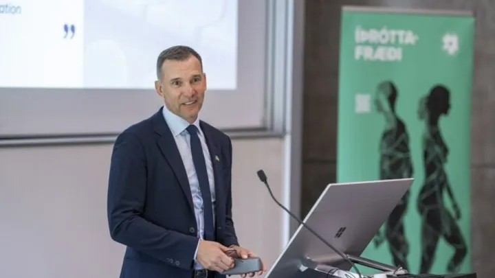 Шевченко полетів до країни, де немає комарів: відомо, чим займався президент УАФ