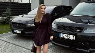 Дружина гравця збірної України позувала біля розкішних авто: підписники винесли однозначний вирок