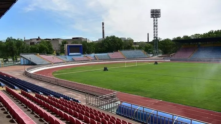 Жахливий стан стадіону «Іллічівець» в окупації: свіжі фото спортивної споруди, на якій нещодавно грали матчі УПЛ