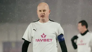 Зіркова зустріч на падел: Вацко показав, як відпочиває у компанії відомих футбольних людей України