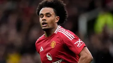 Довбик не зрадіє: відомий нападник гранда АПЛ погодився на перехід в Рому