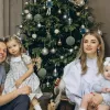 З доньками біля чудової ялинки: Зінченко та його дружина показали, як вони зустріли Новий рік