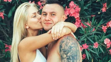 «Яка кицька»: вболівальники відреагували на фото дружини Зубкова у стилі Playboy 
