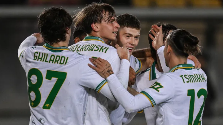 Вихід на заміну, гол і травма: оцінка та детальна статистика Довбика у виграному матчі Роми проти Лечче