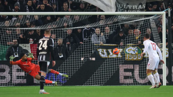 Малиновський вперше забив за Дженоа з пенальті: команда Де Россі здобула важку перемогу після заміни українця