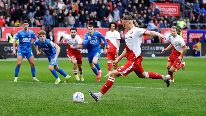 Український прорив у Нідерландах: Степанов став гравцем матчу проти АЗ