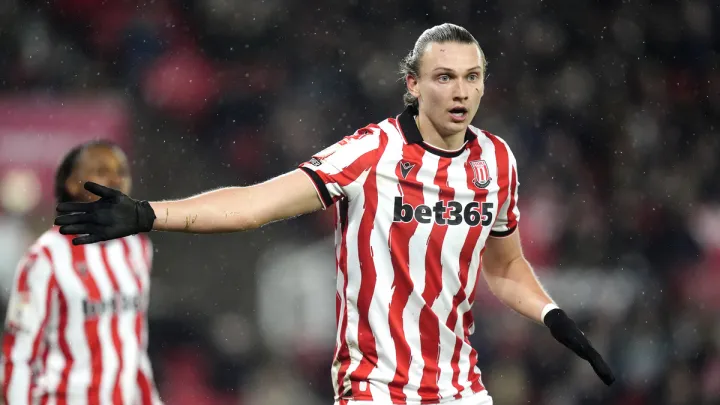 «Відмінна робота»: в Англії оцінили дії Таловєрова, які призвели до гола Сток Сіті