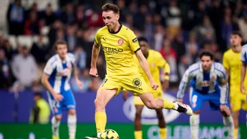 Червона для суперників Жирони в матчі з Реалом Ов'єдо: в Іспанії прокоментували скандальний епізод з Ванатом