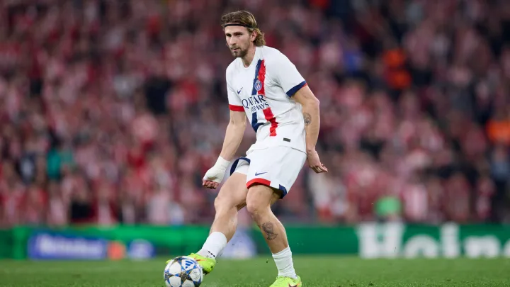 «Трамп, поверни Премію миру ФІФА Сансету»: преса Франції – про перший спільний матч Забарного і Сафонова у ПСЖ