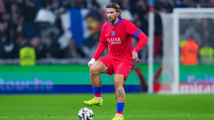 Червона картка, 5 голів і переможний м’яч на 90+5-й хвилині: Забарний повернувся в основу ПСЖ в матчі з Ліоном