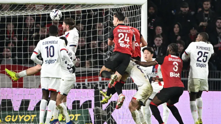 «Забарний більше ніколи не повинен одягати футболку ПСЖ»: фанати парижан відреагували на гру українця з Ренном