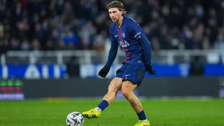 Забарний зацементував захист ПСЖ у грі з Осером в Лізі 1 і його старання оцінили: відомі оцінки українця