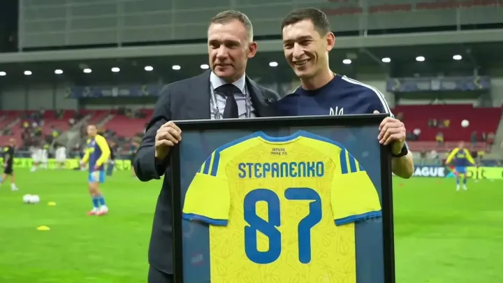Шевченко відзначив Степаненка перед матчем з Північною Ірландією: що президент УАФ вручив тренеру синьо-жовтих