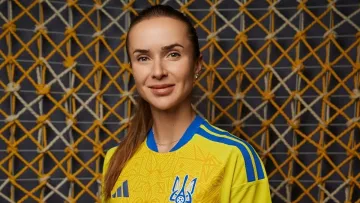 Збірна України отримала підтримку перед доленосними матчами: зіркова спортсменка одягнула нову форму команди