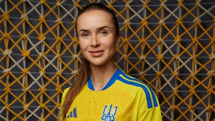 Збірна України отримала підтримку перед доленосними матчами: зіркова спортсменка одягнула нову форму команди