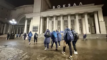 Дніпро-1 вирушив на зимові збори: спортклубівців чекає тривала мандрівка