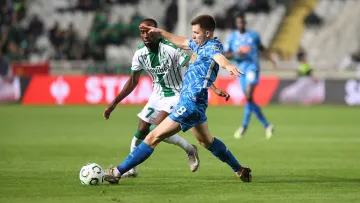 І вони їм програли? Кіпріоти пронесли російські та радянські прапори на матч з Динамо