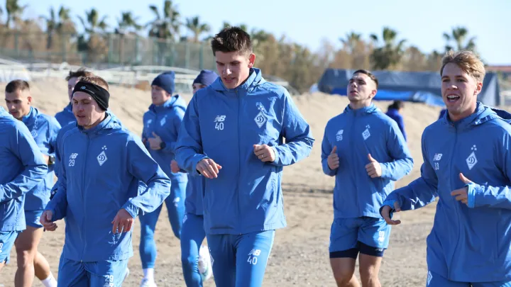 Зять Суркіса привітав з Водохрещем: троє гравців Динамо пірнули в Середземне море – фото з Туреччини