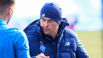 «Поплескати, крикнути, розмовляти»: асистент Костюк висловився про методи роботи з гравцями Динамо