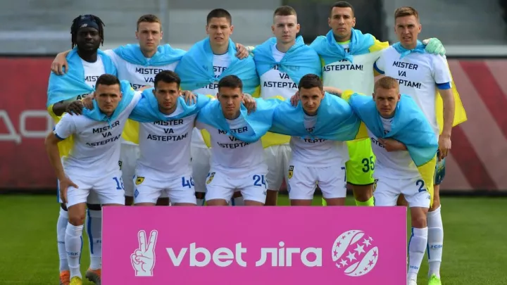Гравці Динамо підтримали Луческу: на матч УПЛ вийшли у футболках зі зверненням до румунського коуча