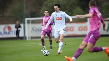 Дубль Шапаренка і результативний удар Бражка: Динамо перемогло на зборах Верес у матчі з п'ятьма голами