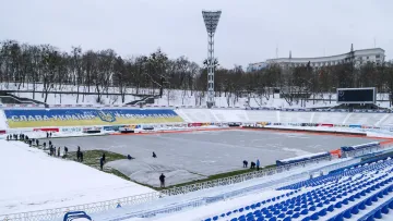 «За таких умов...»: як готують газон стадіону «Динамо» до поновлення змагань в УПЛ – якої він буде якості