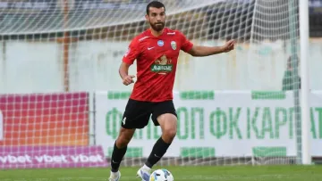 Зірка Карпат емоційно поспілкувався з фанами після матчу з Рухом в УПЛ: «‎Що ти показуєш, нащо ти провокуєш?»