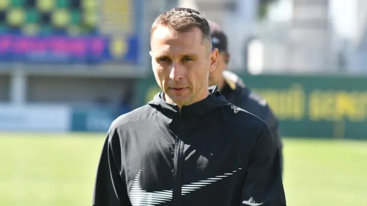 «Не вірю, що це випадковість і саме в наших матчах»: Лупашко відреагував на вилучення гравця Карпат у грі УПЛ
