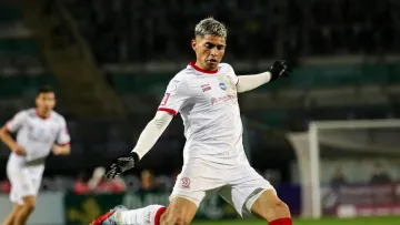 «Навіть важко згадувати, накочуються емоції»: один з топбомбардирів УПЛ розповів, де він працював до футболу