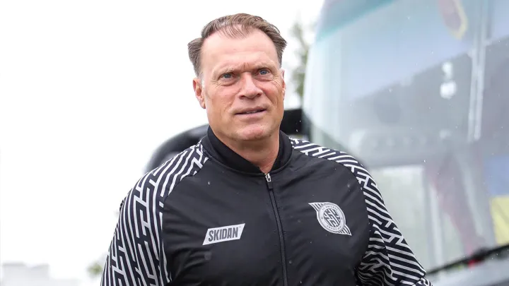 «Не є чимось незвичним»: ван Леувен пояснив своє шокуюче рішення під час матчу з Полтавою