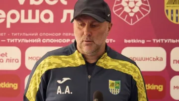 «Безініціативні та беззубі»: Аніщенко лютував після поразки Металіста Буковині й напхав своїм гравцям