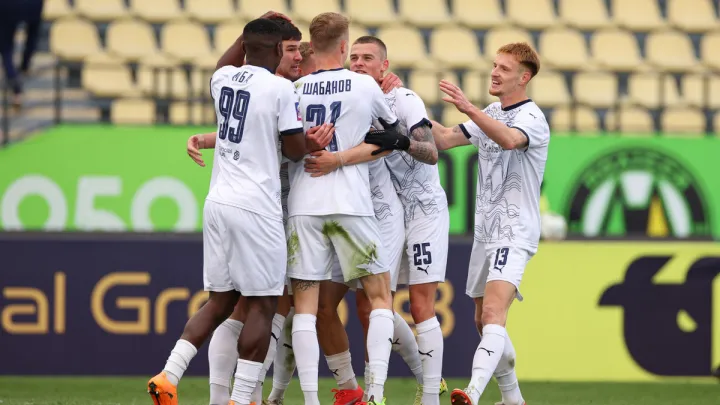 Відома ціна форми: Металіст 1925 виставив на продаж футболки з матчу проти Динамо